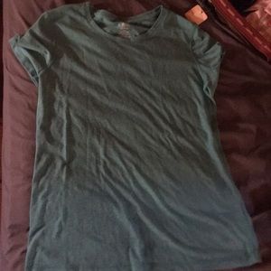 Danskin Semi Fitted Shirt EUC M Green